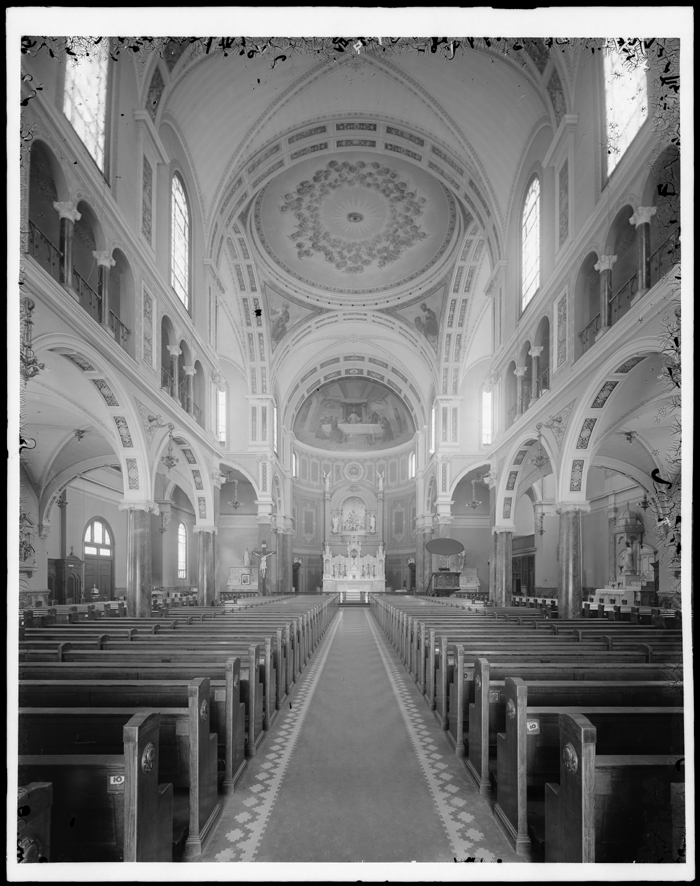 Wurts Brothers. 137th East Street e Alexander Avenue. Igreja Católica Romana de São Jerônimo, interior, ca. 1905. Museu da cidade de Nova York. X2010.7.1.10472