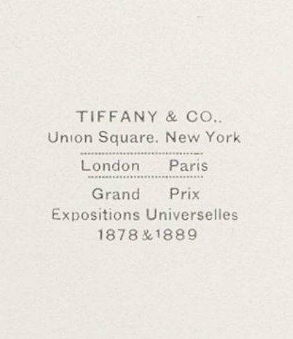 Detalle de la tapa de la caja interior para abanico de plumas plegables Tiffany and Company de avestruz negro. 73.155.13AB detalle