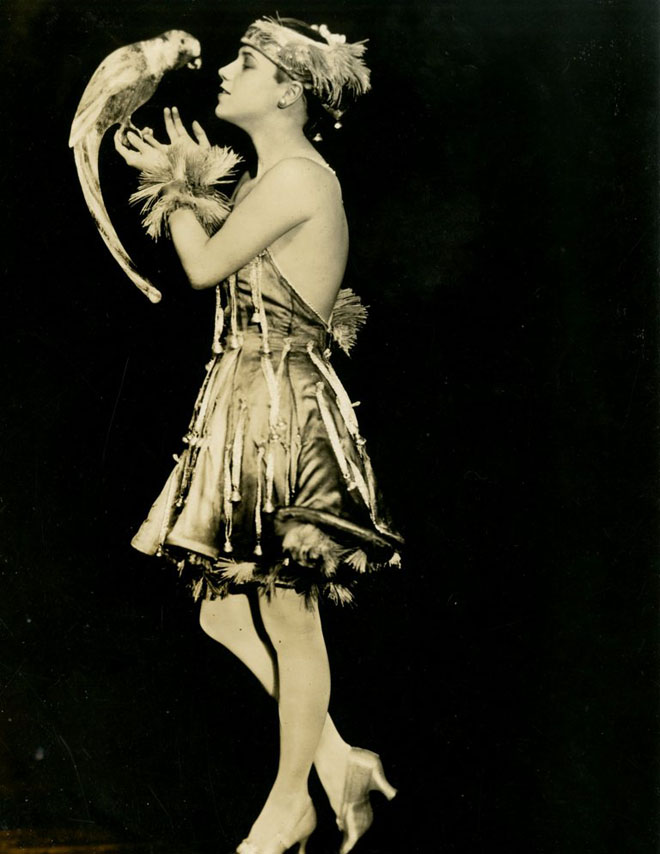 Frances White dans le Midnight Frolic, 1917. De la collection Theatre. Musée de la ville de New York, 74.92.31