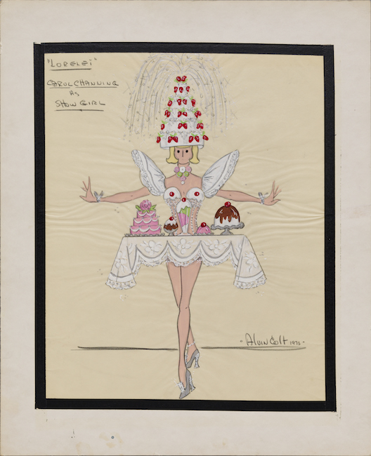 Croquis dessiné à la main d'une femme habillée comme une table suggestive de desserts, portant un gâteau aux fraises à six niveaux sur la tête.