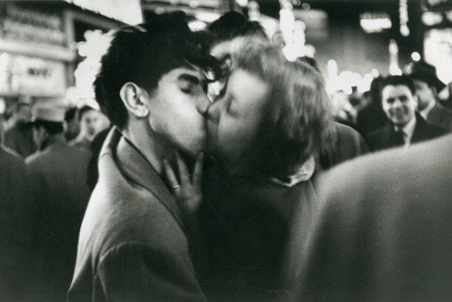 Dan Weiner (1919-1959). New Year’s Eve at Times Square, 1950-1951. Museum of the City of New York. 99.127.8