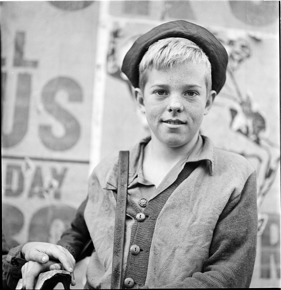 Stanley Kubrick (1928-1999). Shoe Shine Boy, 1947. Museum of the City of New York. X2011.4.10368.286