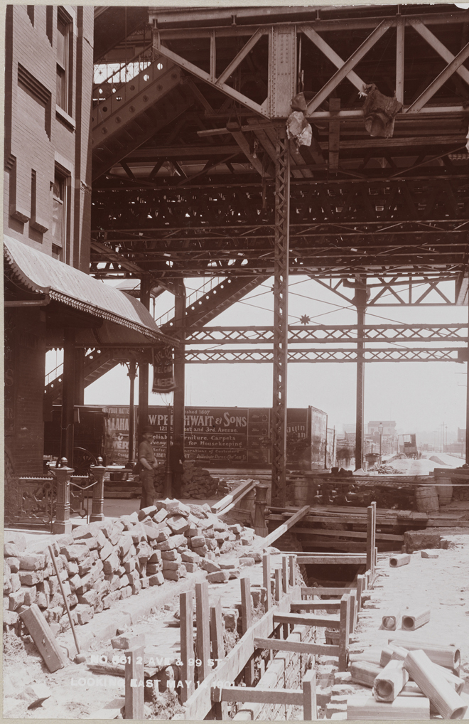 Compagnie des chemins de fer de Manhattan. 2 Ave & 99 St Looking East, 1901. Musée de la ville de New York, F2012.53.127C