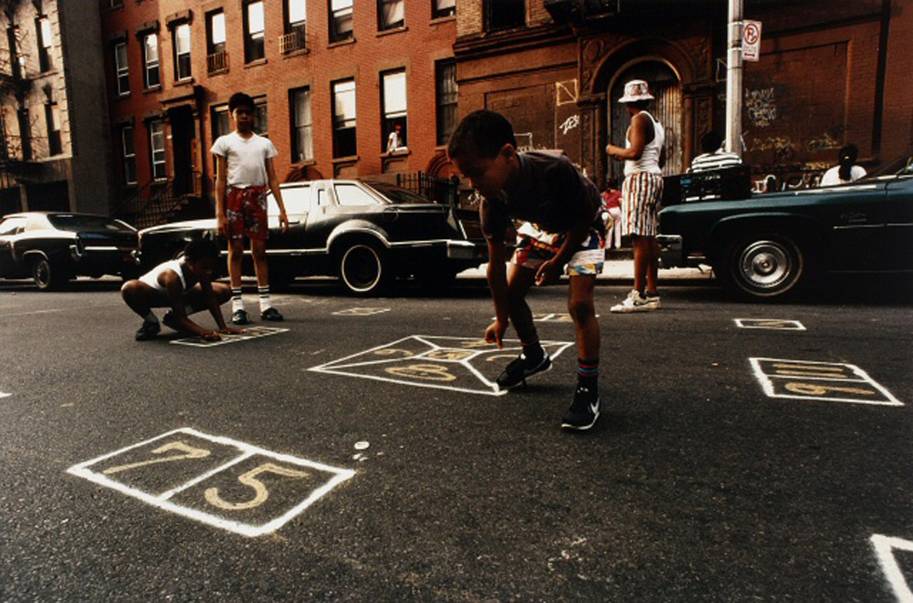 Joseph Rodriquez, Juego de Skellie, East Harlem, 1987