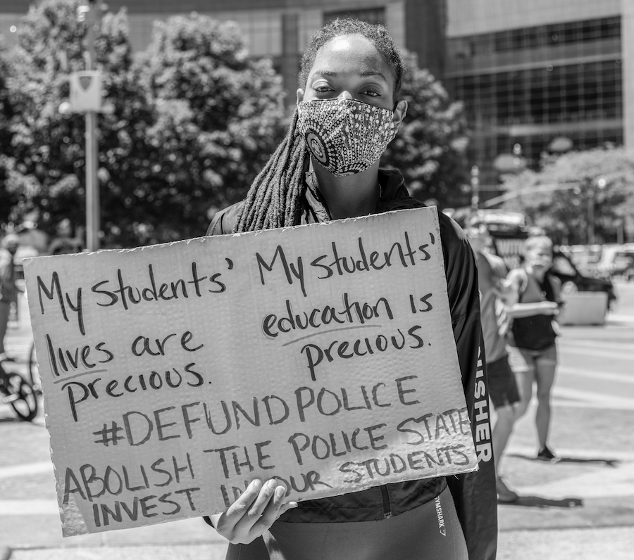 Uma professora na marcha Black Lives Matter.