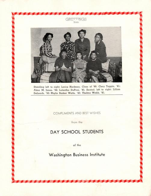 Washington Business Institute Alumni Association Journal, 1952의 페이지. 아래에 텍스트가 있는 두 줄의 여성을 보여주는 단체 사진.
