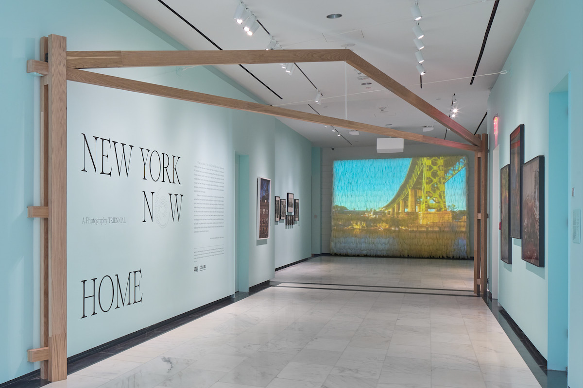 Photographie de l'installation de "New York Now : Home"