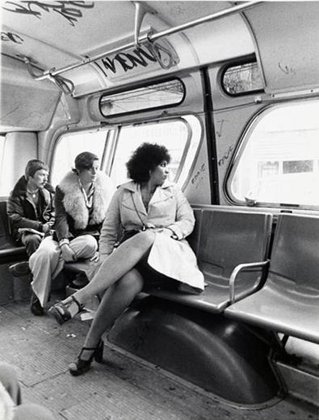 1970 년대와 1980 년대의 버스 내부는 오늘날과 다릅니다