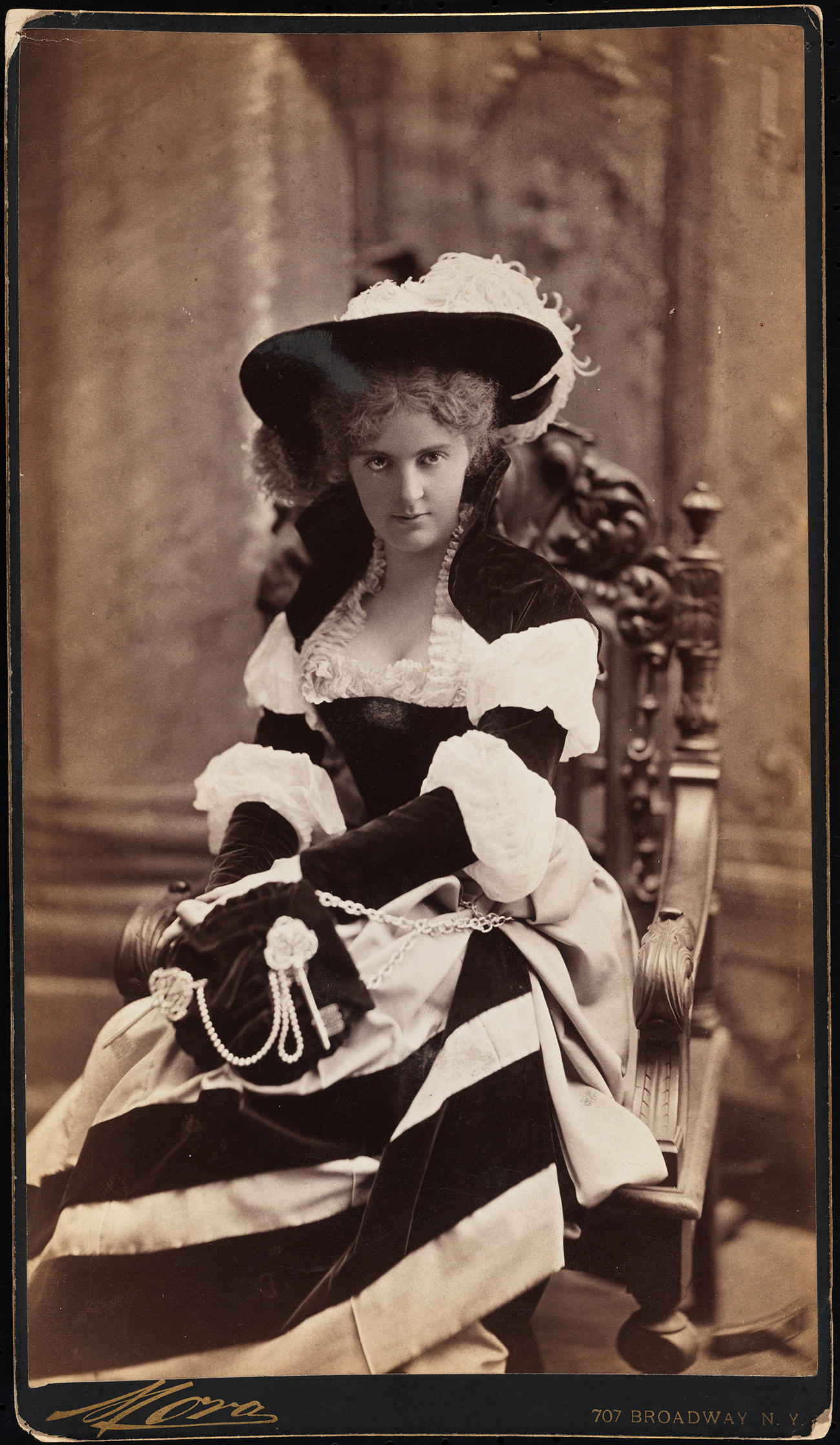 Mora (n. 1849). La señora Henry Lukemeyer.