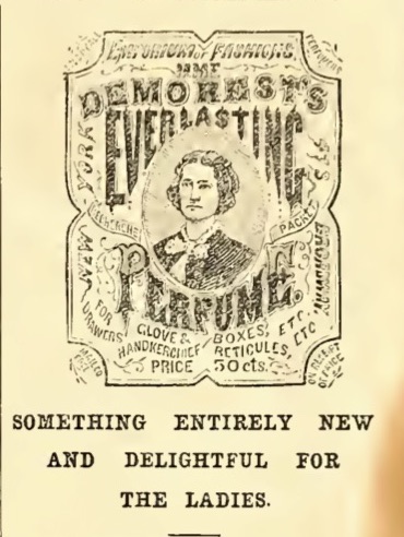 Publicité pour Mme. Parfum éternel de Demorest. Le texte entoure la gravure d'une femme portant des vêtements du XIXe siècle.