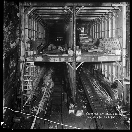 Pierre P. Pullis GW Pullis. Construção de túnel de metrô na Lexington Avenue e 97th Street. 1913. Museu da cidade de Nova York. 2000.52.51.