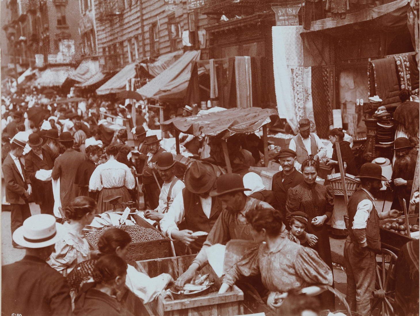 拜伦公司。 [街头小贩，1898年。海丝特街]纽约市博物馆。 93.1.1.18132。