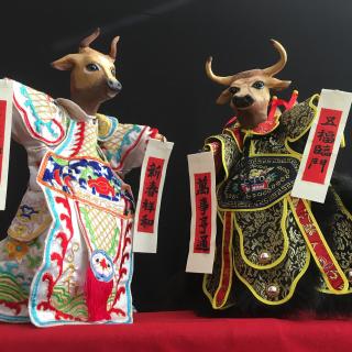 Photo du spectacle de marionnettes à main Chinese Theatre Works 2021 "Hao Bang Ah, Ox!". Chaque année, CTW crée un nouveau spectacle traditionnel de marionnettes à main du zodiaque.
