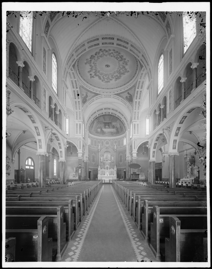 Hermanos Wurts. East 137th Street y Alexander Avenue. Iglesia católica romana de San Jerónimo, interior, ca. 1905. Museo de la ciudad de Nueva York. X2010.7.1.10472