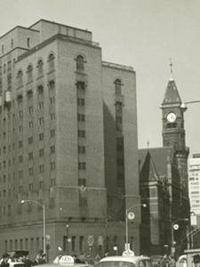 Women's House Of Detention, Greenwich Ave 사이 6th Ave.와 W. 10th St., Northward On 6th Is The 1876 Jefferson Market Courthouse