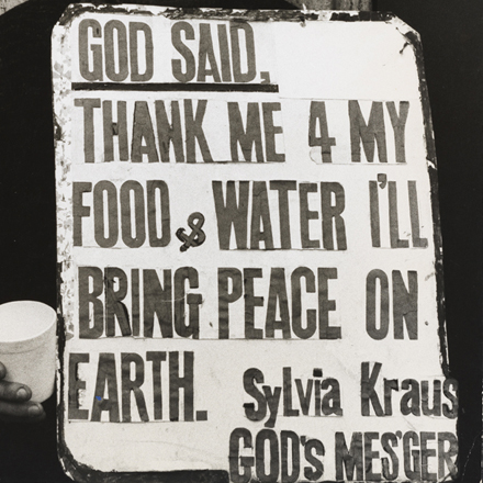 Erika Stone (n. 1924). Sylvia Kraus, Times Square, Nueva York, 1960, ca. 1965. Museo de la ciudad de Nueva York. 2012.3.25