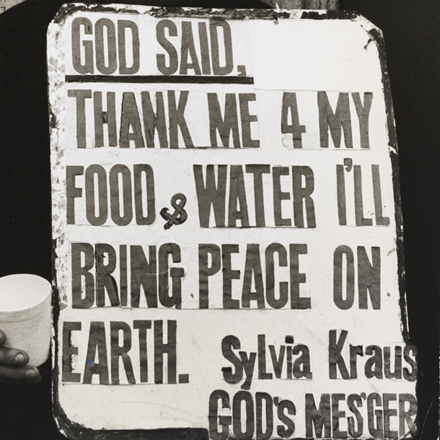 Erika Stone (n. 1924). Sylvia Kraus, Times Square, Nova York, 1960, ca. 1965. Museu da cidade de Nova York. 2012.3.25