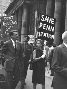 Le groupe d'action pour une meilleure architecture New York (agbany) manifeste contre la démolition programmée de la gare de Pennsylvanie