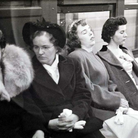 Stanley Kubrick. Vida e amor no metrô de Nova York. Mulheres em um vagão do metrô. 1946. Museu da cidade de Nova York. X2011.4.10292.11E