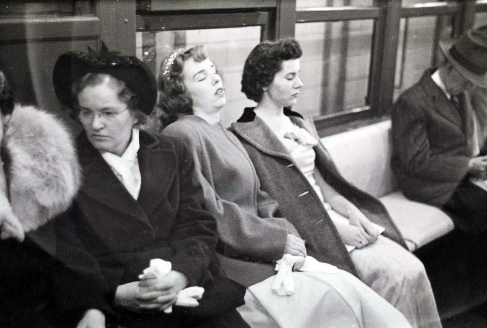 Stanley Kubrick. La vie et l'amour dans le métro de New York. Femmes dans une voiture de métro. 1946. Musée de la ville de New York. X2011.4.10292.11E