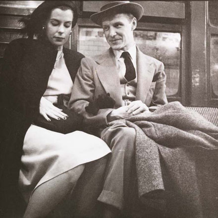 斯坦利·库布里克（Stanley Kubrick）。 纽约地铁上的生活和爱。 地铁车厢中的乘客。 1946年。纽约市博物馆。 X2011.4.10292.26C