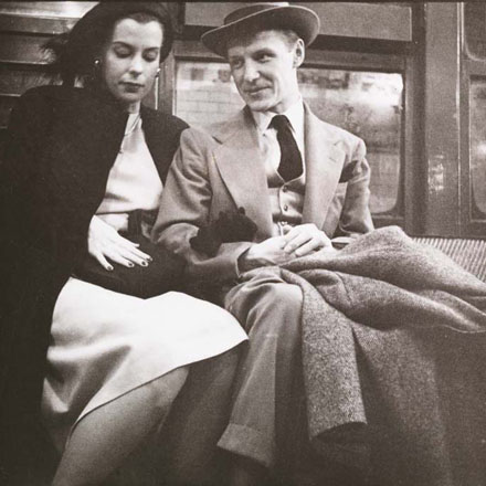 Stanley Kubrick. Vida e amor no metrô de Nova York. Passageiros em um vagão do metrô. 1946. Museu da cidade de Nova York. X2011.4.10292.26C