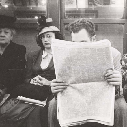 Stanley Kubrick. La vie et l'amour dans le métro de New York. Passagers dans une voiture de métro. 1946. Musée de la ville de New York. X2011.4.10292.55E
