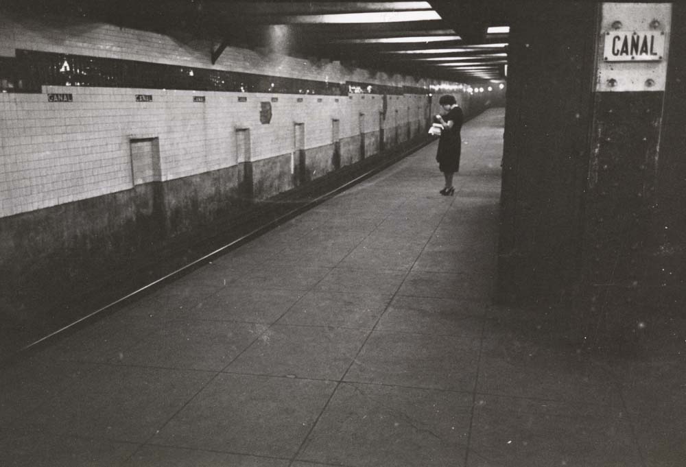 Stanley Kubrick. Life and Love on the New York City Subway. Woman waiting on a subway platform. 1946. Museum of the City of New York. X2011.4.10292.81B