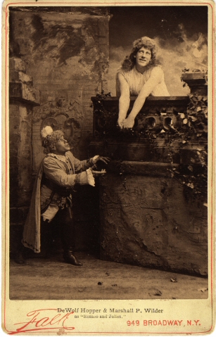 BJ (Benjamin J.) Falk. [로미오와 줄리엣의 DeWolf Hopper와 Marshall P. Wilder] ca. 1893. 뉴욕시 박물관. 39.124.47
