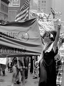 Christopher Street Liberation Day, 1973, Sylvia et Bebe Power Salute