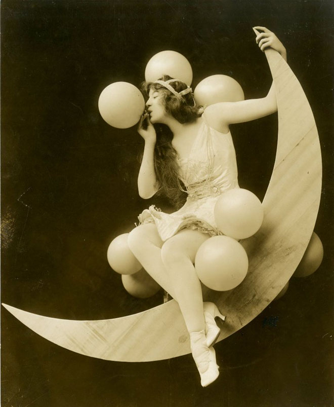 Sybil Carmen en la fiesta de medianoche de Ziegfeld, 1915. De la Colección de Teatro. Museo de la ciudad de Nueva York, 59.271.16