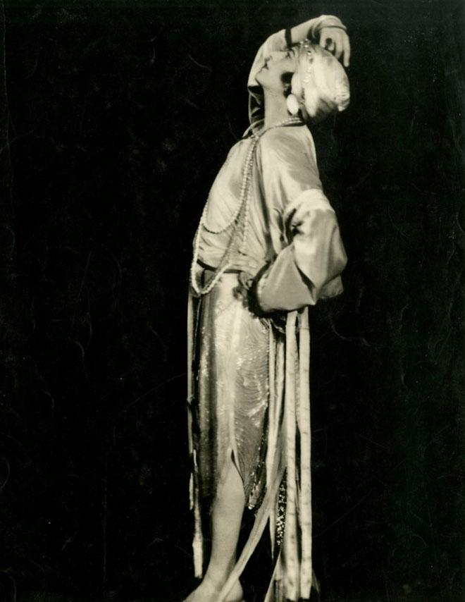 Teddy Gerard en Midnight Frolic, 1917. De la Colección del Teatro. Museo de la ciudad de Nueva York, 62.100.211