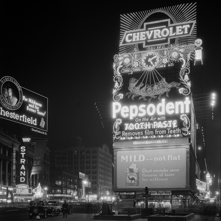 Samuel Herman Gottscho (1875-1971). Ciudad de Nueva York, Times Square. Cartel de Pepsodent, 9 de diciembre de 1930. Museo de la Ciudad de Nueva York. 88.1.1.1527