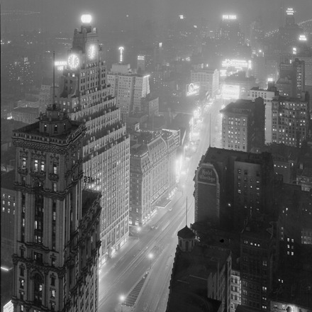 Samuel Herman Gottscho (1875-1971). Vistas de la ciudad de Nueva York. Times Square de 41th Story [del] Continental Building, en la noche, 16 de febrero de 1932. Museo de la Ciudad de Nueva York. 88.1.1.2206