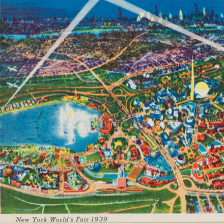 Vista aérea nocturna de la postal de la Feria Mundial de Nueva York de 1939