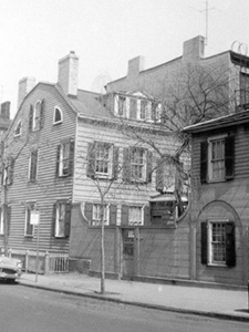 Arrière de la maison à l'angle sud-est de la rue Willow et de la rue Middagh de style fédéral », et « À l'extrême droite, une partie du 2, rue Pierrepont