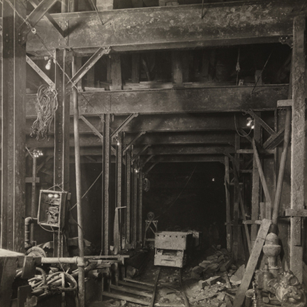 Byron Company (New York, NY). Métro, Quatorzième rue coupée pour le métro, # 1. 1921. Musée de la ville de New York. 93.1.1.17085.