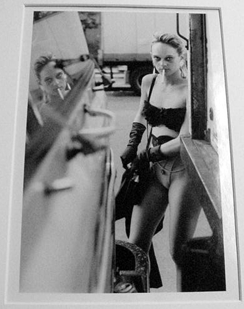 Paul Lachenauer (sin fechas). Prostituta, West 40th Street, 1990. Museo de la Ciudad de Nueva York. 99.91.1