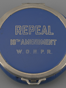 Compact, briquet, dé à coudre et épingle "Repeal 18th Amendment"