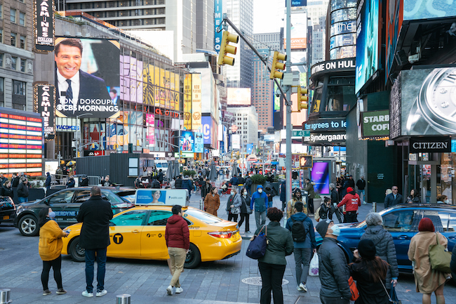 Fotografía de multitudes caminando por Times Square