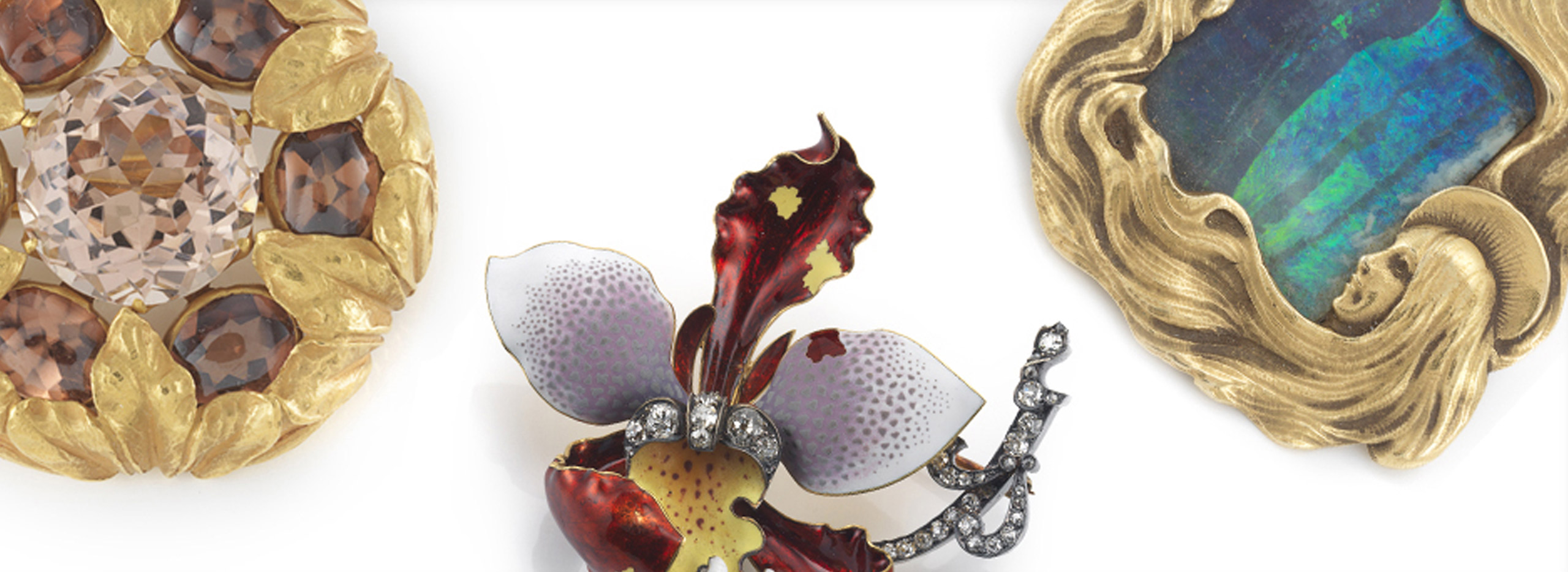 Uma seleção de broches e broches da exposição Gilded New York