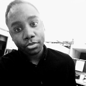 Uma selfie em preto e branco de LJ Portis