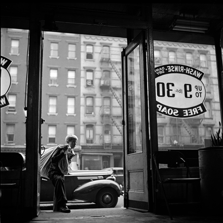 Stanley Kubrick (1928-1999). The Shoe Shine Boy, 1947. Museo de la Ciudad de Nueva York. X2011.4.10368.230