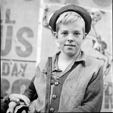 Stanley Kubrick (1928-1999). Shoe Shine Boy, 1947. Musée de la ville de New York. X2011.4.10368.286