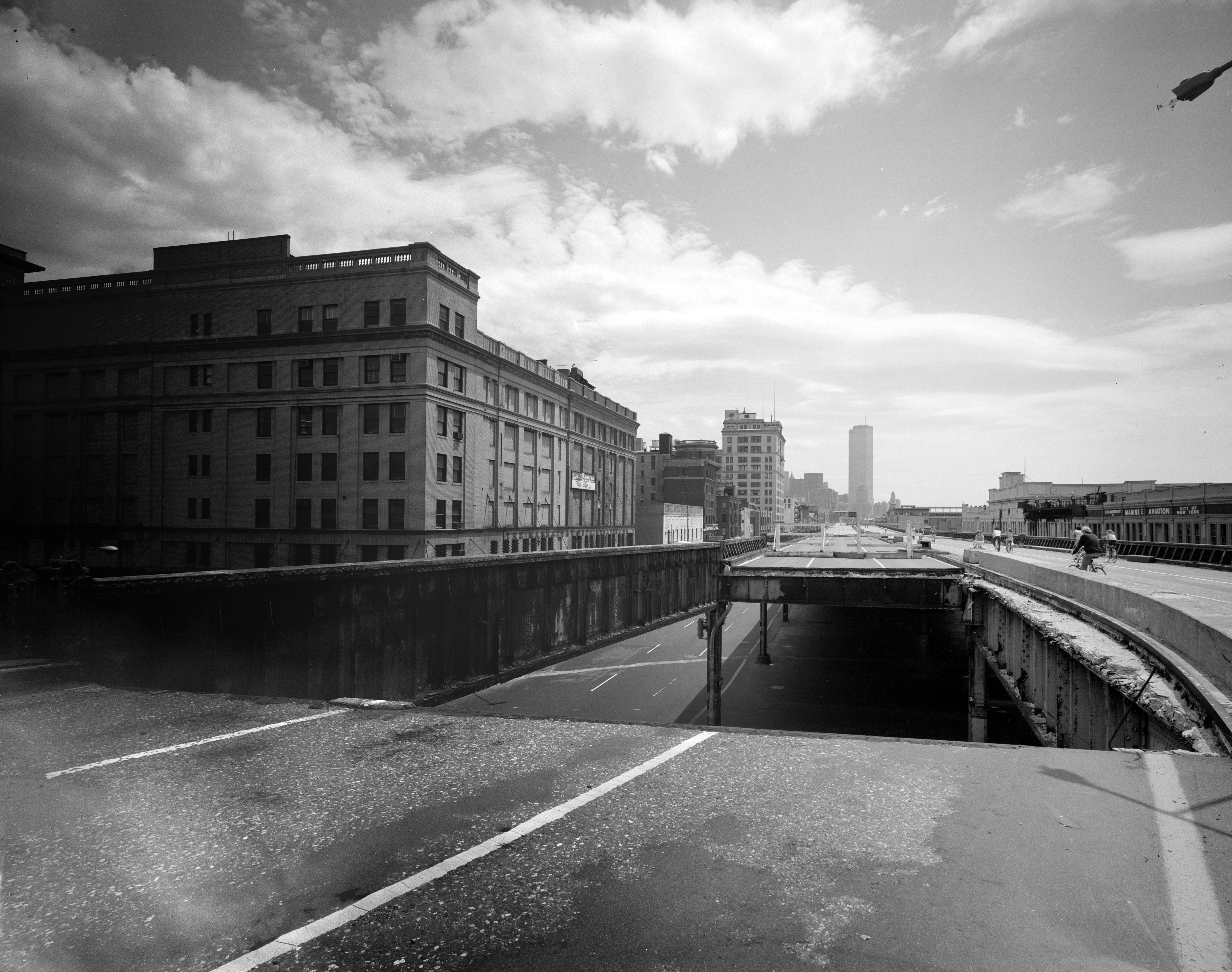 Edmund V. Gillon, [Rodovia Elevada do Lado Oeste], ca. 1975. Museu da cidade de Nova York, 2013.3.2.698