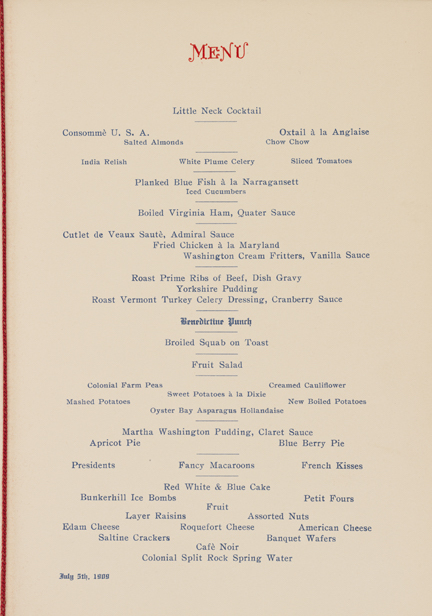 Menú impreso de varios platos el 4 de julio de 1909, cena. Presenta los nombres de cada plato impresos en azul, "Menú" impreso en la parte superior con tinta roja.