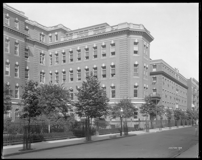 ワーツブラザーズ（ニューヨーク州ニューヨーク州）。 西136番街。 ハーレム病院、1915年。ニューヨーク市立博物館、X2010.7.1.1855。