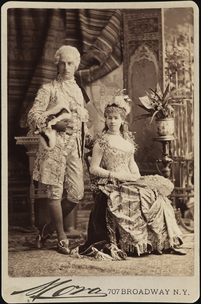 Mora (née en 1849). M. et Mme Cornelius Vanderbilt II (née Alice Claypoole Gwynne. 1883. Musée de la ville de New York. F2012.58.1341.