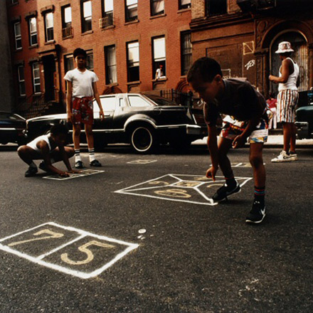 Joseph Rodriquez, Juego de Skellie, East Harlem, 1987