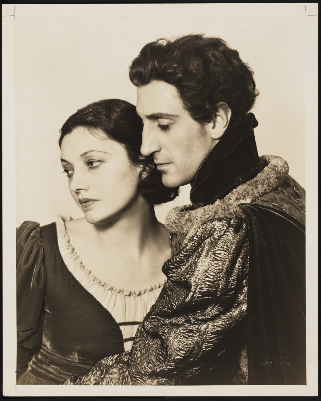 Vandamm. [Katharine Cornell e Basil Rathbone.] 1934. Museu da cidade de Nova York. 35.169.3